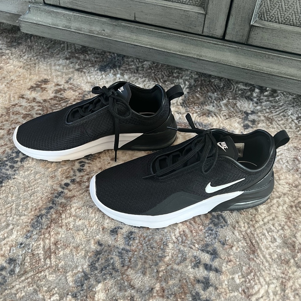 Nike Air Max Motion 2